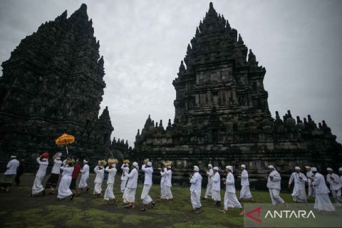 Umat Hindu lakukan Tawur Agung Hari Raya Nyepi di Candi Prambanan