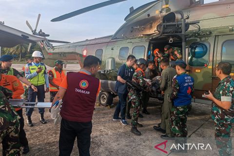 Tim SAR gabungan evakuasi korban kecelakaan pesawat Smart Aviation