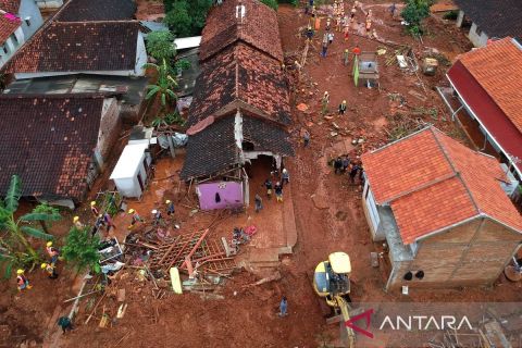 Puluhan rumah rusak dan dua orang meninggal akibat banjir bandang di Kabupaten Pekalongan