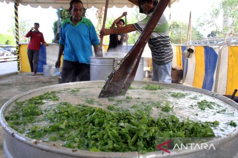 Pembagian 2.000 porsi kanji rumbi gratis di Aceh