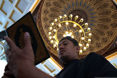 Tadarus al quran di masjid