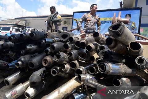 Polisi musnahkan ratusan knalpot brong hasil Operasi Keselamatan Krakatau 2024