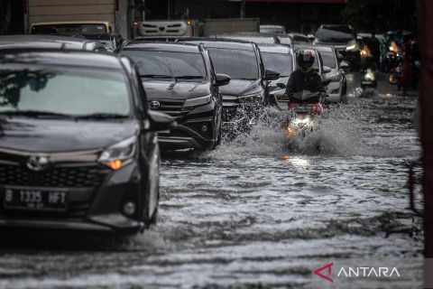 Waspada, Kelapa Gading terendam banjir