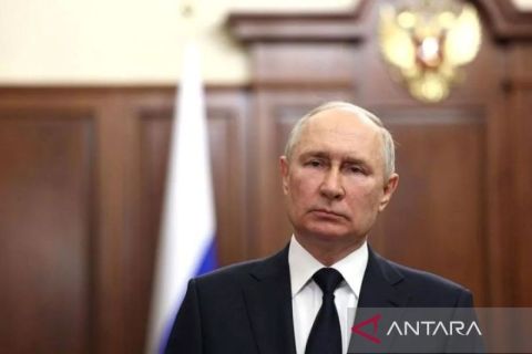Vladimir Putin dilantik kembali jadi Presiden Rusia Putin di Kremlin