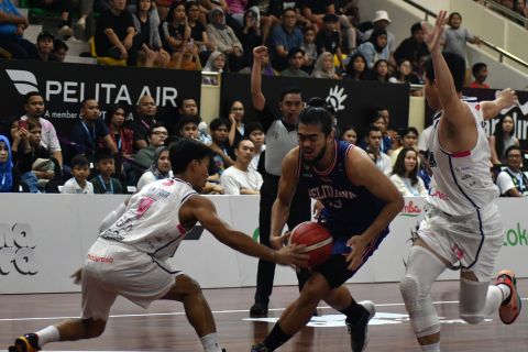 Nasihat pebasket Pelita Jaya Reza Guntara untuk adiknya Fhirdan Guntara di Prawira Harum