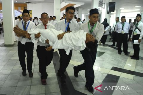 Petugas penyelenggara ibadah haji ikuti gladi posko pelaksanaan haji 1445 H