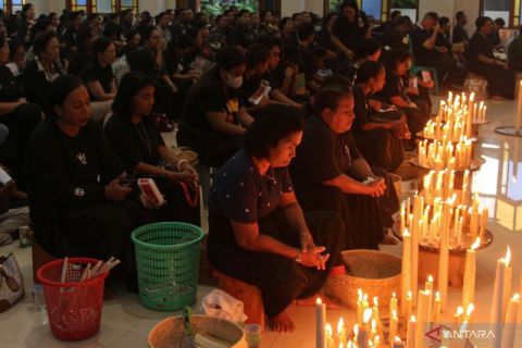 RITUS MENGAJI SEMANA DI LARANTUKA