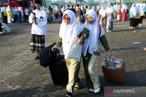 Ribuan santri Tebuireng mudik bareng jelang lebaran