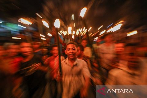 Pawai obor sambut fajar Paskah peringati hari kemenangan Yesus Kristus di Manokwari