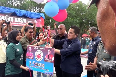 Erick Thohir resmikan akademi sepak bola gratis di Padang