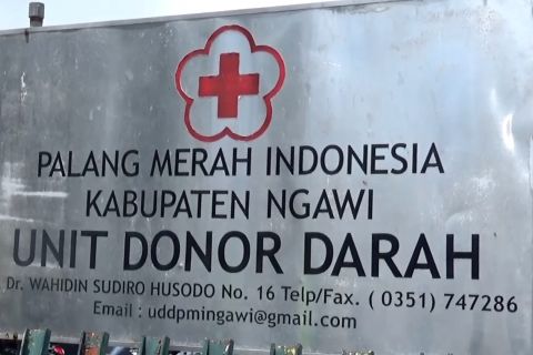 PMI Ngawi jemput bola pendonor darah di malam hari