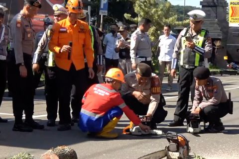Anggota Polri Di Malang berlatih penanganan dampak meteorologi