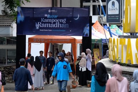 Masjid di Kota Malang sediakan takjil dan makanan berbuka gratis