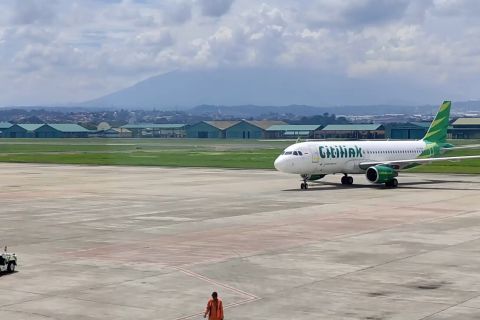Bandara Ahmad Yani mitigasi gangguan penerbangan di landasan pacu