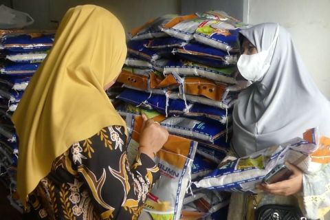 Bulog pastikan stok beras di Kalsel aman, warga diminta tidak resah