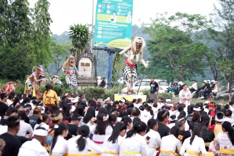 Jelang Nyepi, ratusan masyarakat Hindu di Batam ikuti pawai Ogoh-ogoh