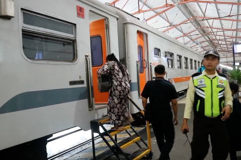 KA Matarmaja dan Brantas dialihkan untuk hindari banjir Semarang
