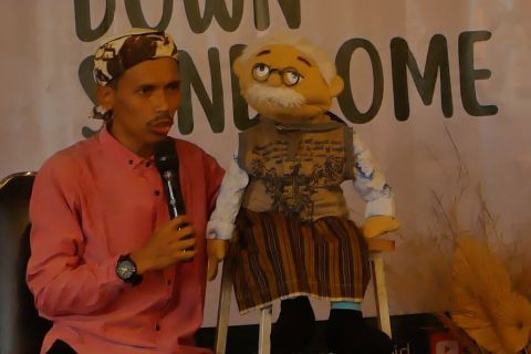 Latih motorik penyandang down syndrome dengan dongeng