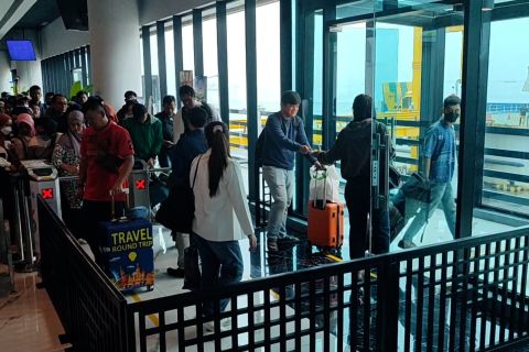Libur panjang, Dermaga Eksekutif Merak ramai penumpang pejalan kaki