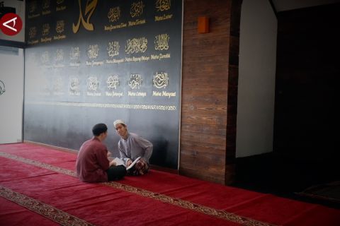 Melihat kegiatan santri Tuna Netra Sam'an di hari pertama Ramadhan