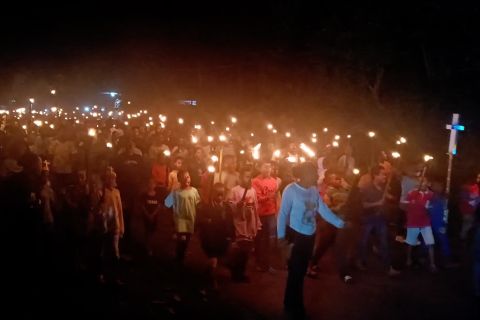 Pawai obor Paskah diikuti seribuan umat Kristiani di Jayapura