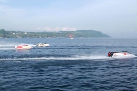 Jonas Andersson raih pole position F1 Powerboat 2024 di Danau Toba