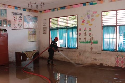 Cegah penyakit pascabencana banjir dan longsor di Pesisir Selatan