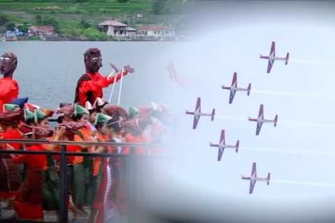 Tarian lokal hingga atraksi udara meriahkan F1 Powerboat Danau Toba