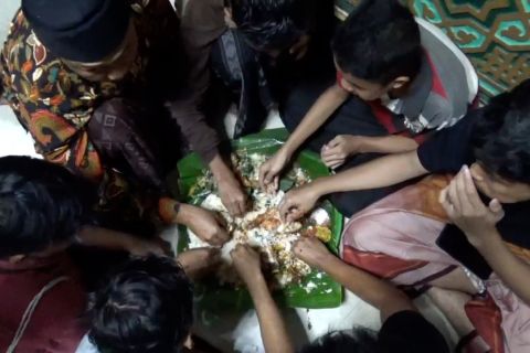 Tradisi Megibung warga Kampung Islam Kepaon saat bulan Ramadhan