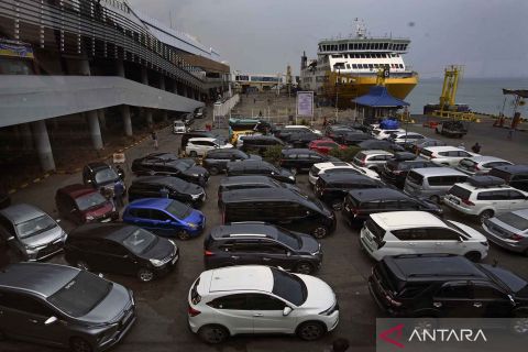 Pelabuhan Merak mulai ramai dipadati pemudik