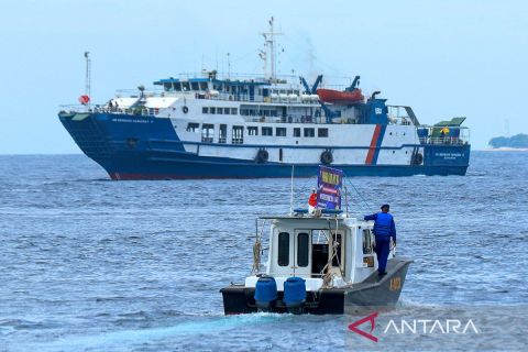 Polisi tingkatkan patroli perairan guna amankan arus mudik di Selat Bali