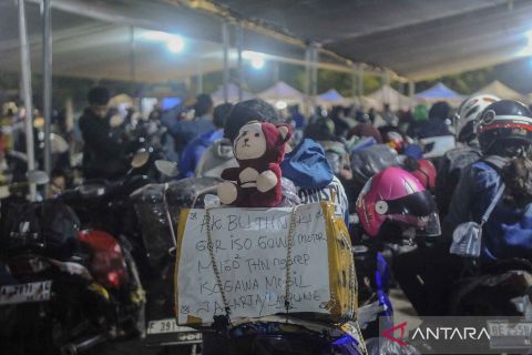 Pemudik sepeda motor di Pelabuhan Ciwandan mulai ramai