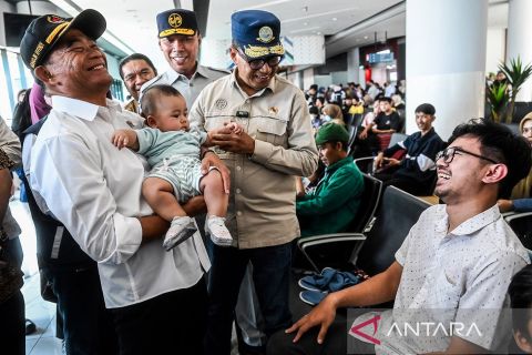 Menko PMK dan Menhub sambangi Pelabuhan Merak cek angkutan mudik