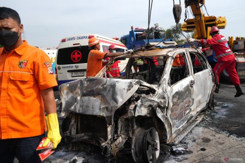 Kecelakaan Tol Jakarta-Cikampek KM 58 renggut 12 korban