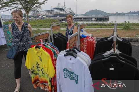 Ratusan wisatawan penumpang kapal pesiar tiba di Sabang