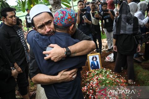 Pemakaman komedian Babe Cabita di TPU Kampung Gunung Cirendeu