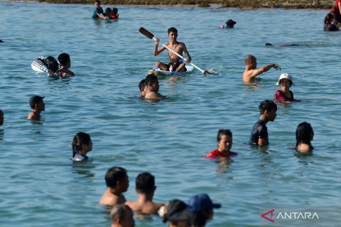 Wisatawan nikmati momen hari terakhir libur lebaran 2024