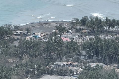 Foto udara - Kondisi pemukiman warga pasca erupsi Gunung Ruang