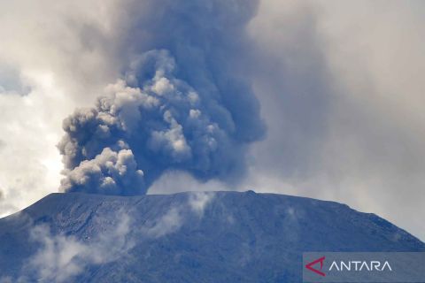 Gunung Marapi di Agam status siaga