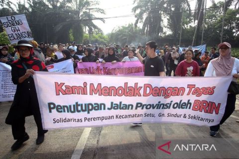 Aksi penolakan rencana penutupan Jalan Serpong (Tangsel) - Parung (Bogor)