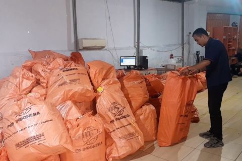 Pengiriman paket di Kantor Pos Cabang Ternate meningkat 10 persen