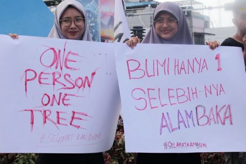 Anak muda Aceh ajak kurangi sampah plastik pada peringatan Hari Bumi