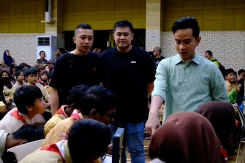Gibran gandeng sepatu lokal bantu 1.000 siswa kurang mampu