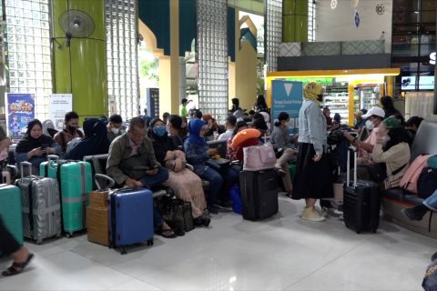 H-1 lebaran, Stasiun Gambir masih berangkatkan 19.324 penumpang