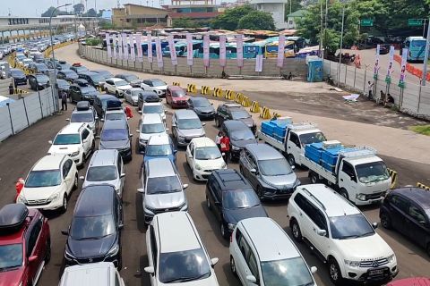 Puncak arus mudik di Pelabuhan Merak diperkirakan H-4 Lebaran