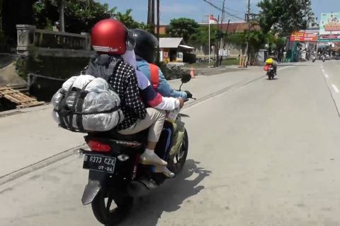 Ini yang dilakukan pemudik sepeda motor untuk bisa bersilaturahmi