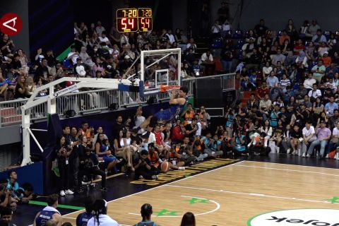 Pandu Wiguna tampil memukau pada kontes slam dunk IBL All Star 2024
