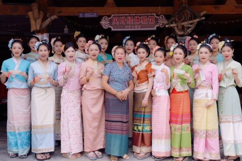Persiapan gadis "Shawanli” etnis Dai di China sambut festival air