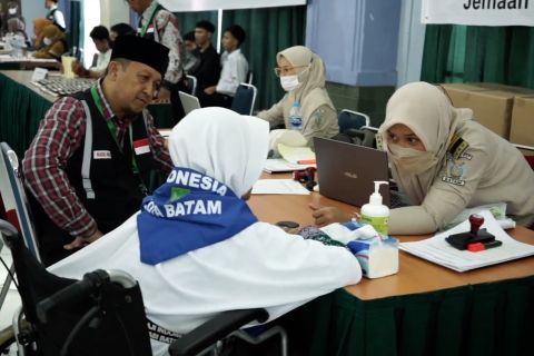 PPIH Embarkasi Batam pastikan layanan terbaik bagi jamaah lansia