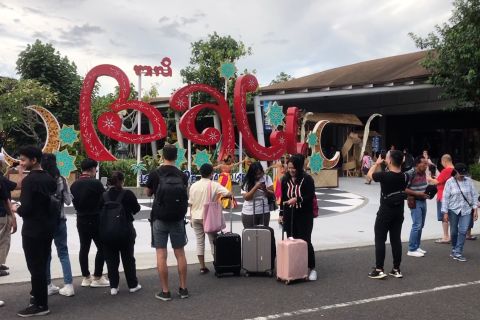 H-3 lebaran, wisatawan domestik padati Bandara I Gusti Ngurah Rai